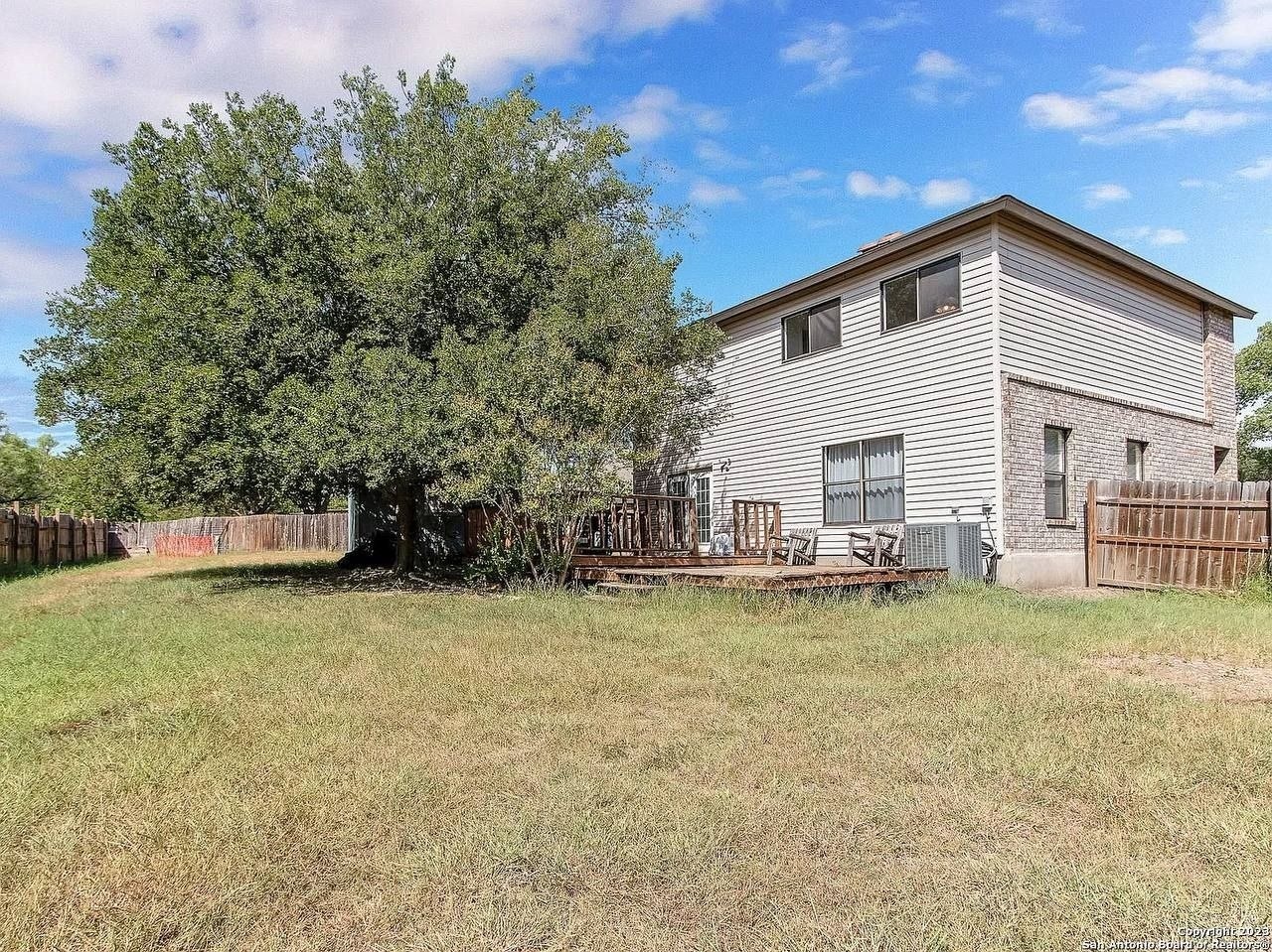 Castroville, TX 78009