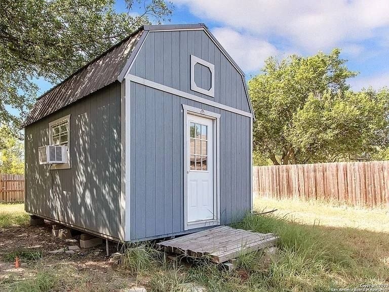 Castroville, TX 78009