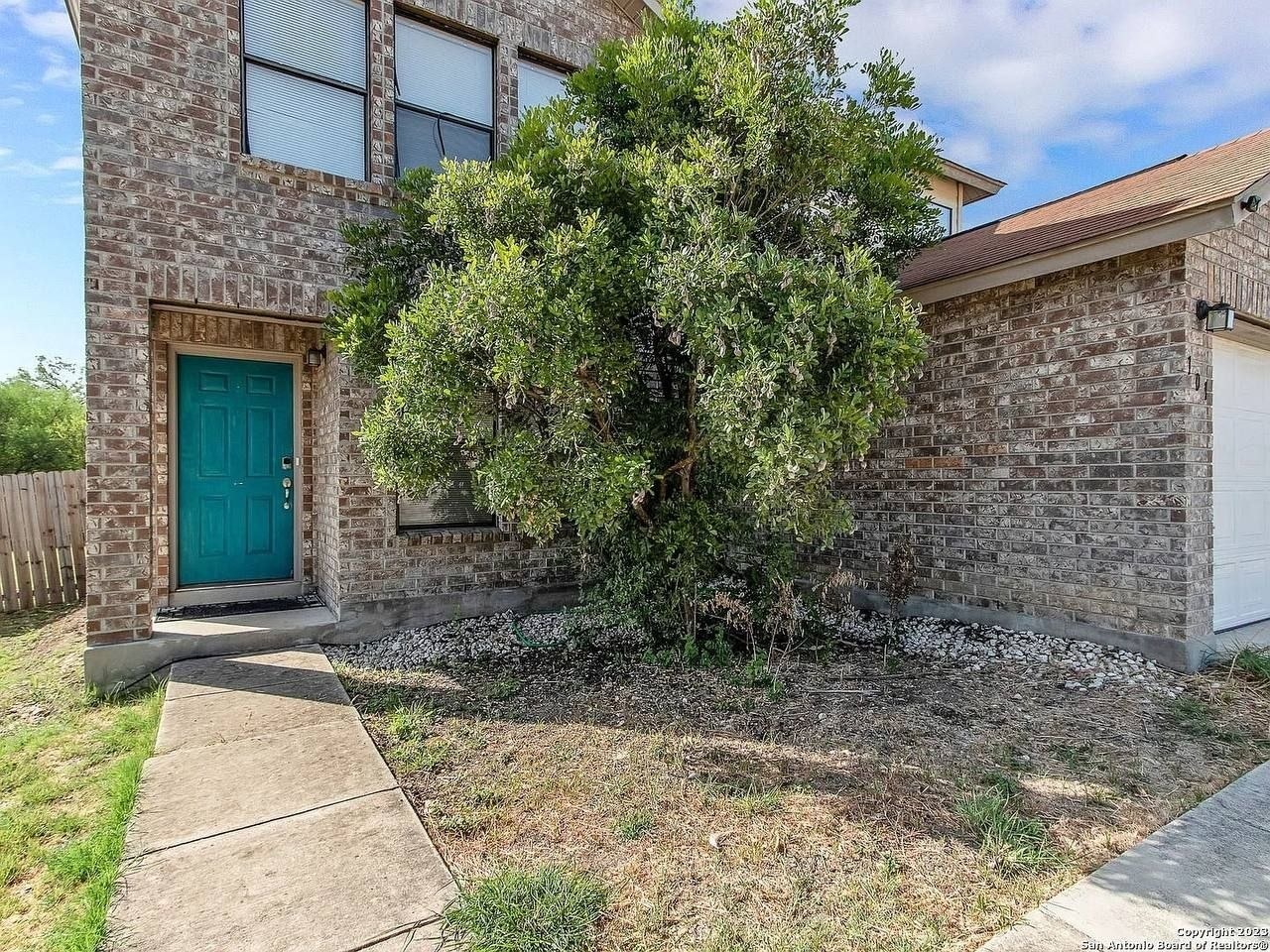 Castroville, TX 78009